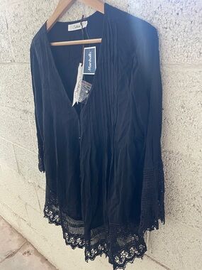 Solitaire Black V-Neck Crochet Trim Tunic